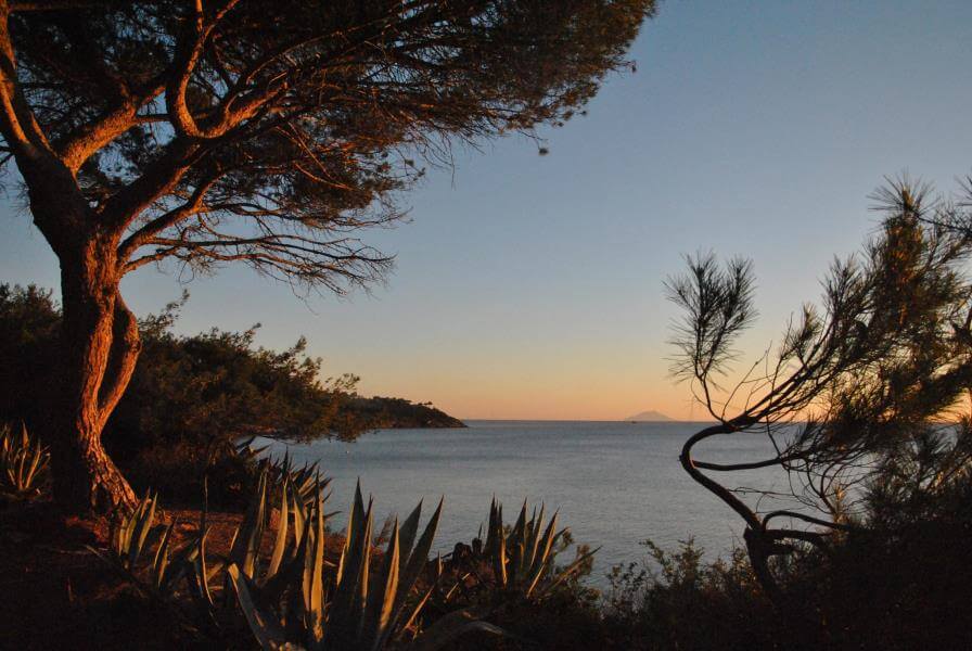 Tramonto dal sentiero verso la spiaggia degli Stecchi